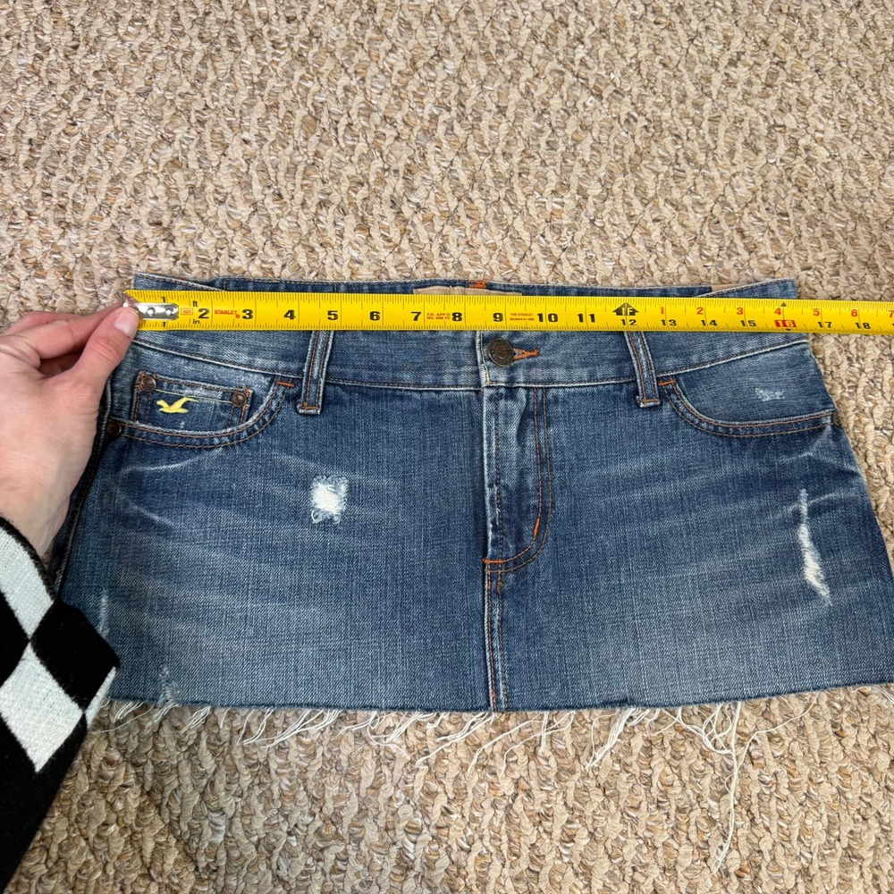 NWT Hollister Denim Mini Skirt Low Rise Distressed Frayed Y2K Blue Womens Size 7 - Picture 3 of 5
